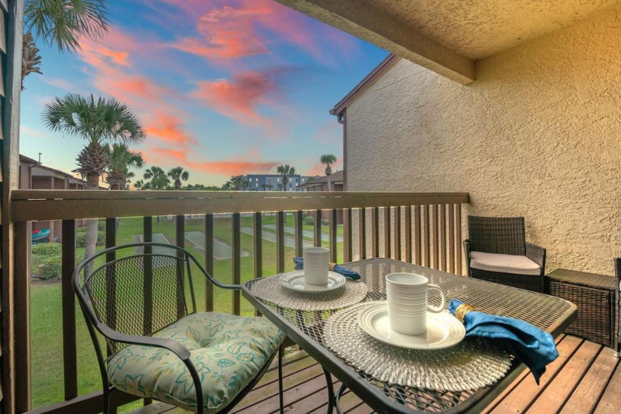 Experience Starlit Nights From Beach Happy'S Balcony Overlooking The Community Pool At Beachwalk Vila Panama City Beach Exterior foto