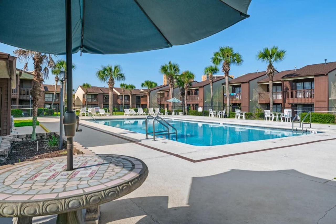 Experience Starlit Nights From Beach Happy'S Balcony Overlooking The Community Pool At Beachwalk Vila Panama City Beach Exterior foto