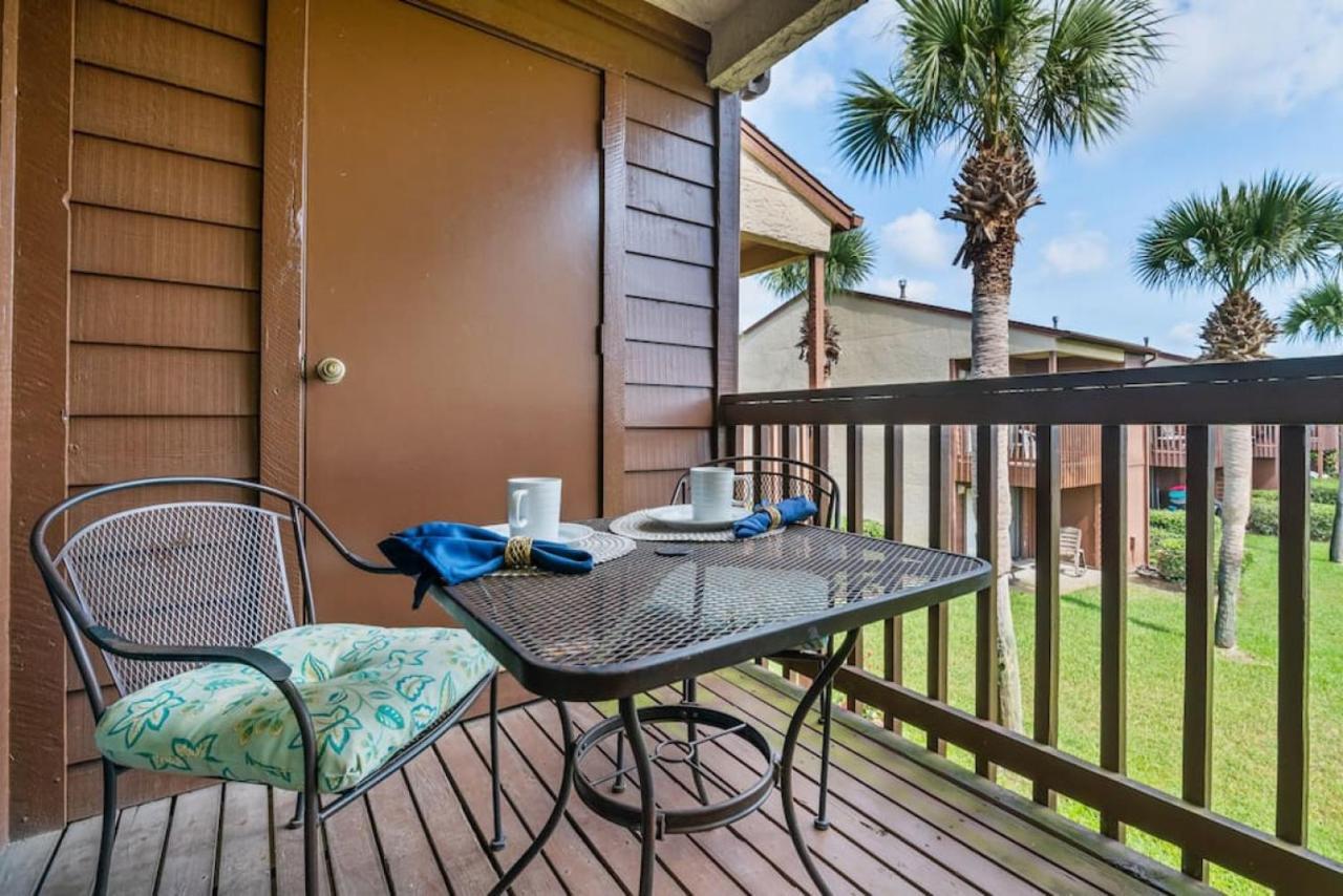 Experience Starlit Nights From Beach Happy'S Balcony Overlooking The Community Pool At Beachwalk Vila Panama City Beach Exterior foto