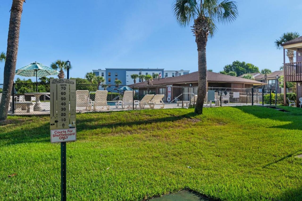 Experience Starlit Nights From Beach Happy'S Balcony Overlooking The Community Pool At Beachwalk Vila Panama City Beach Exterior foto