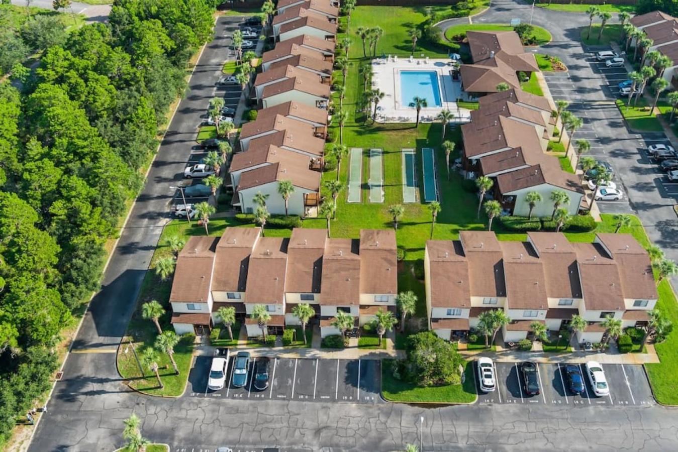 Experience Starlit Nights From Beach Happy'S Balcony Overlooking The Community Pool At Beachwalk Vila Panama City Beach Exterior foto